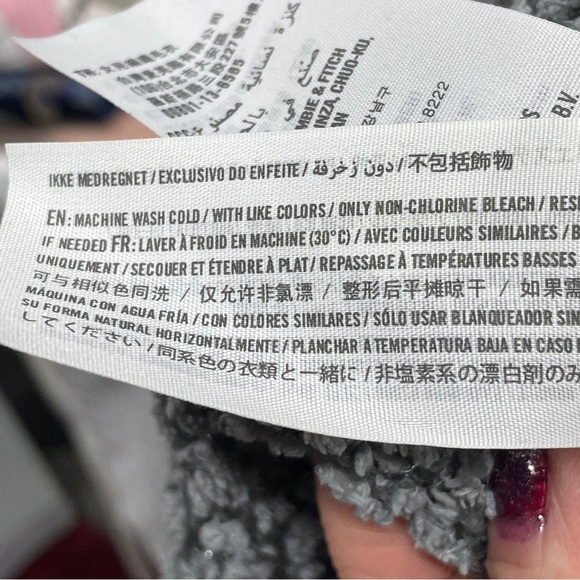 Hollister Women’s SZ M Fuzzy Soft Gray Glitter Thread Sweater - Picture 9 of 11